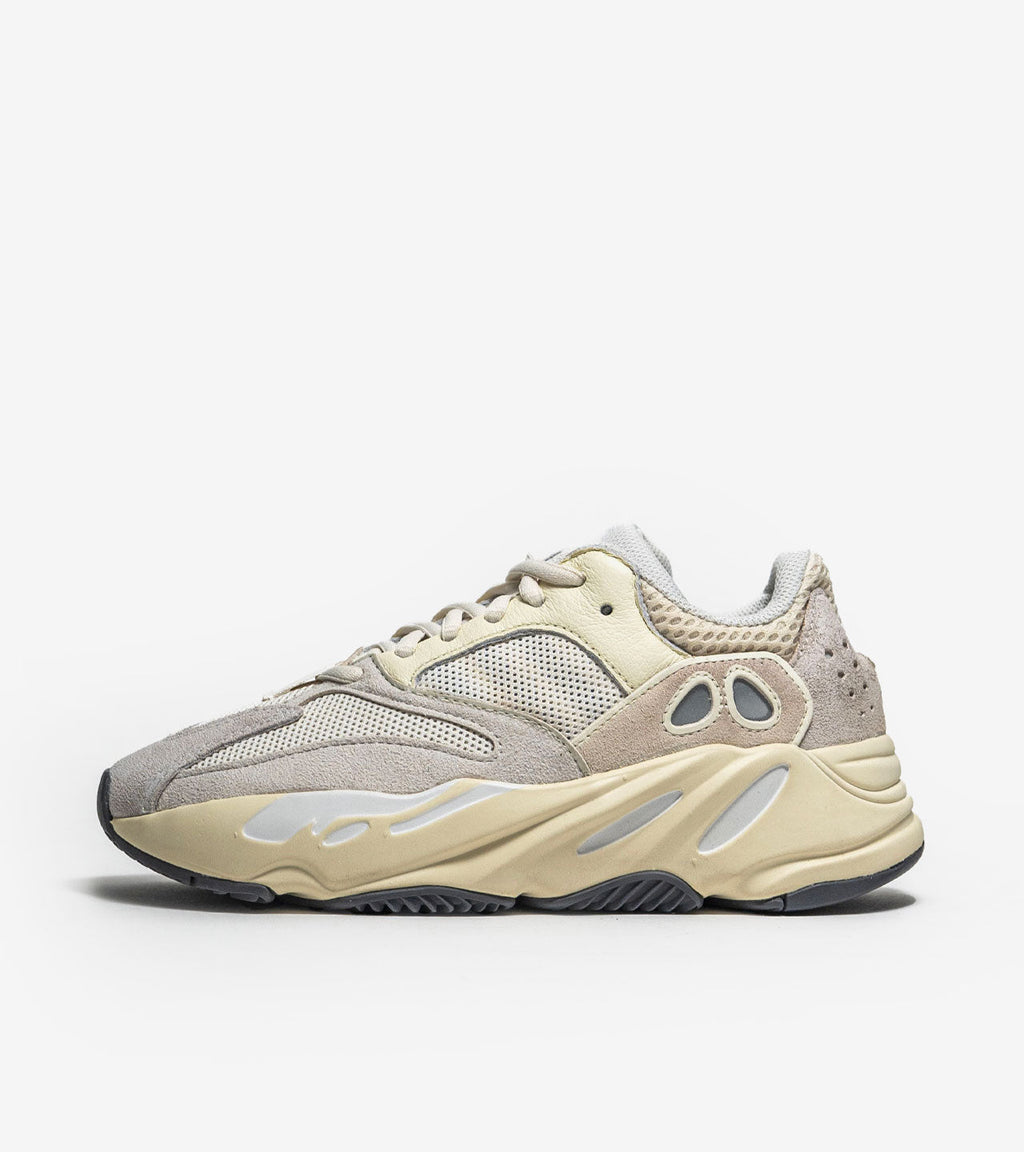 YZ Boost 700 Analog